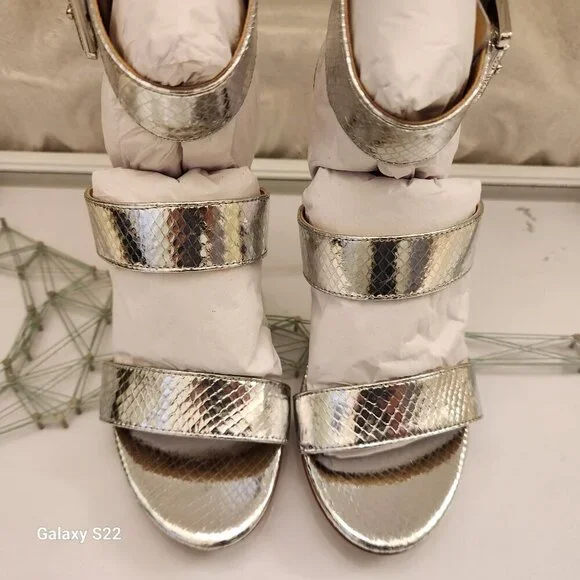 Michael Kors Amal Sandals. NIB. Size 5 - Picture 3 of 10